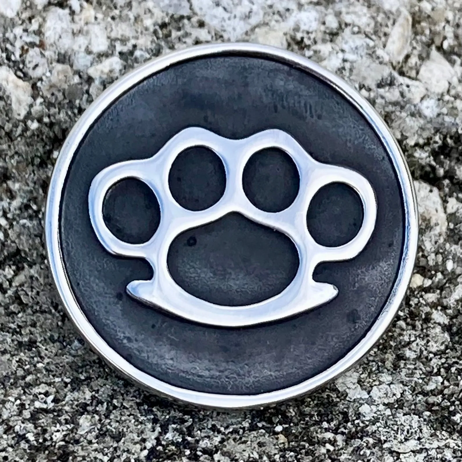 Vest Pin - Knuckles - PIN20