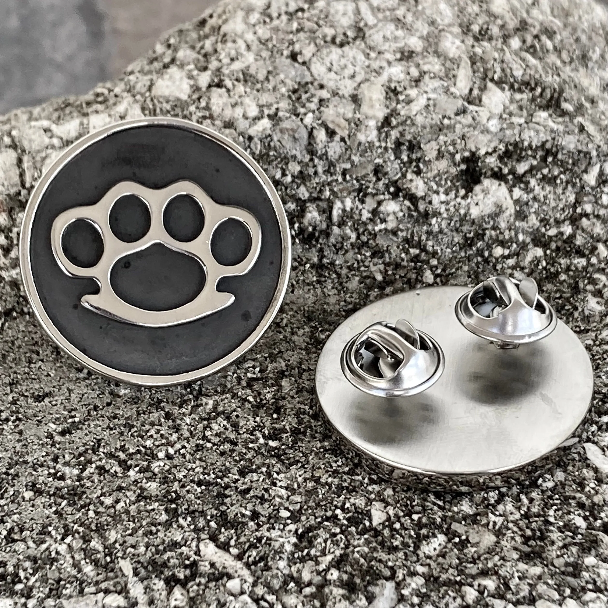 Vest Pin - Knuckles - PIN20